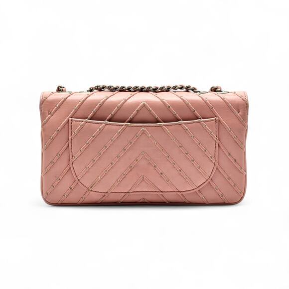 Chanel CC Clasp Medium Calf Leather Flap Bag Studded Chevron Pink - rare - Picture 2 of 12